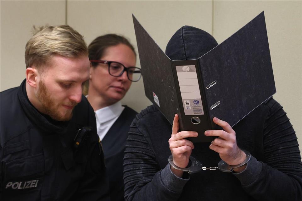 Der Angeklagte hat die Tat gestanden. (Archivbild)Karl-Josef Hildenbrand/dpa
