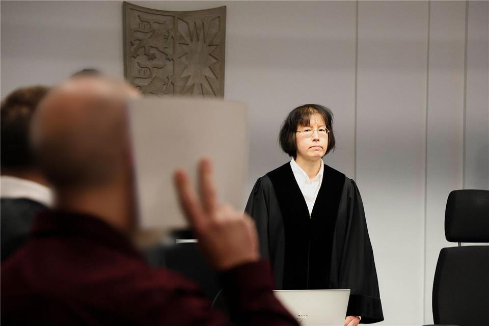 Der Angeklagte hat sich laut Richterin Irina Tsukida vermutlich vollständig seiner Wut hingegeben.Frank Molter/dpa