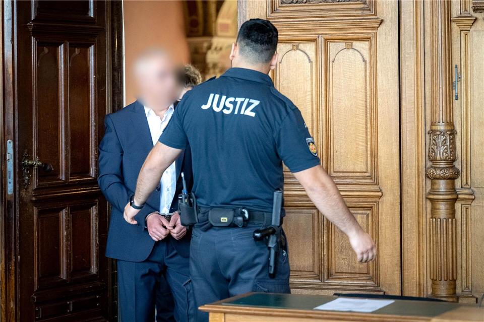 Ist der Vater schuldfähig? Mord an Sohn wird neu verhandelt Der Angeklagte ist in einer psychiatrischen Klinik untergebracht. Sina Schuldt/dpa