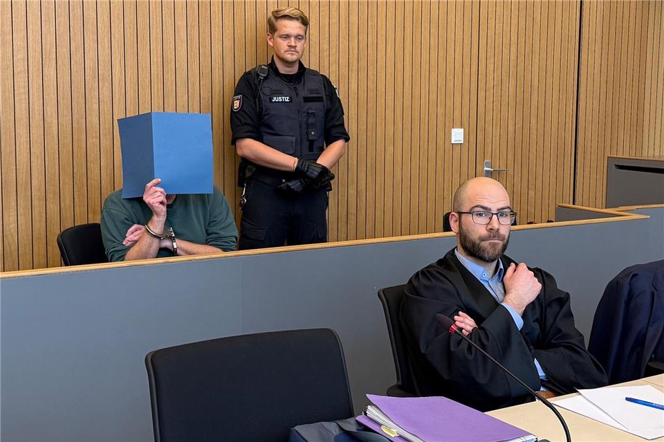 Der Angeklagte ist zu einer langen Haftstrafe verurteilt worden.Stephanie Lettgen/dpa