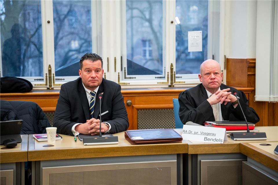 Der Angeklagte ließ sich durch drei Anwälte vertreten.Daniel Vogl/dpa