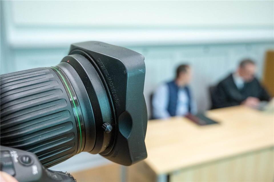 Kein Vorsatz, aber heftig: Cabriofahrer fährt Schüler an Der Angeklagte muss 150 Tagessätze à 80 Euro (12.000 Euro) zahlen. (Archivbild)Stefan Sauer/dpa