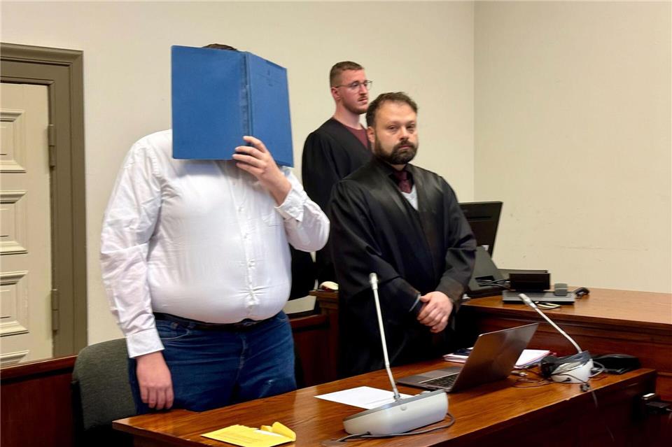 Der Angeklagte muss sieben Jahre und sechs Monate ins Gefängnis. (Archivbild)Carola Große-Wilde/dpa