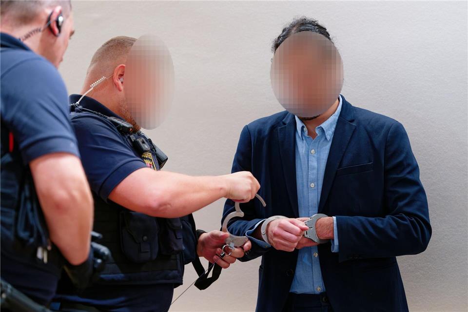 Der Angeklagte muss zehn Jahre in Haft Uwe Anspach/dpa