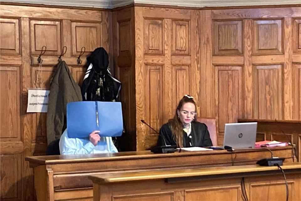 Der Angeklagte räumte die Taten teilweise ein. Mirjam Uhrich/dpa