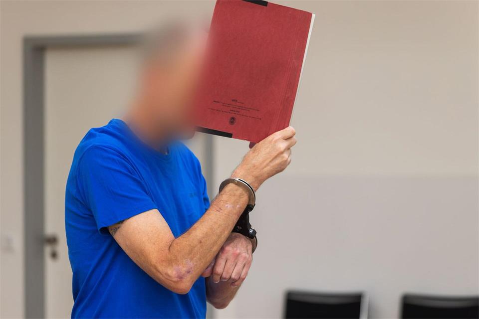 Der Angeklagte schwieg zu den Vorwürfen. (Archivbild)Philipp von Ditfurth/dpa