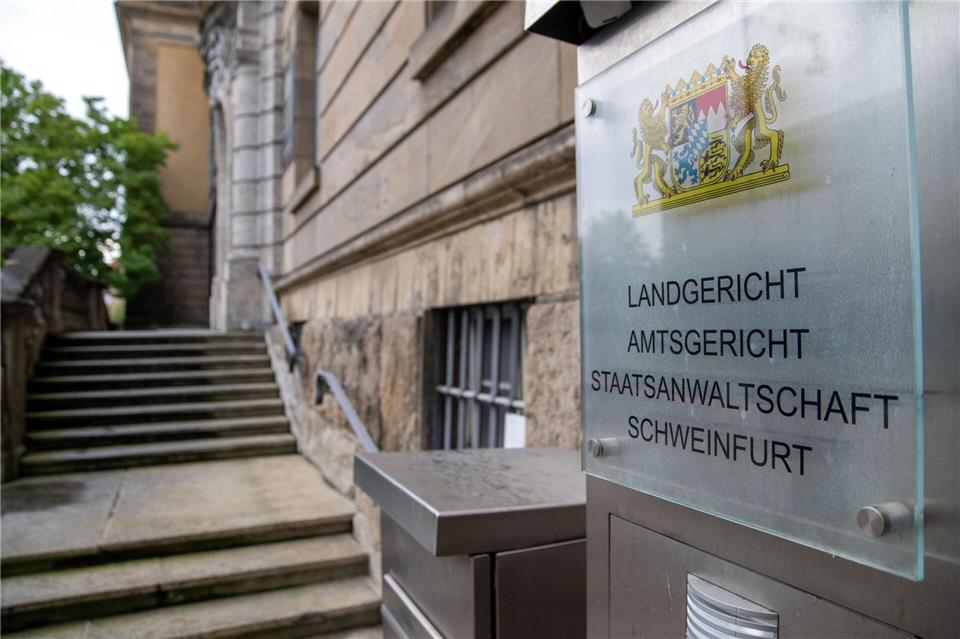 Der Angeklagte sitzt nicht in Untersuchungshaft. (Archivbild)Pia Bayer/dpa