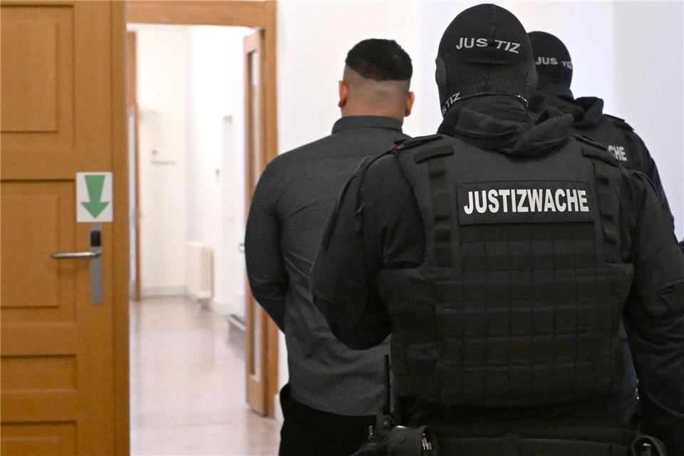 Der Angeklagte soll Weihnachten 2024 für einen Anschlag ins Auge gefasst haben.Barbara Gindl/APA/dpa