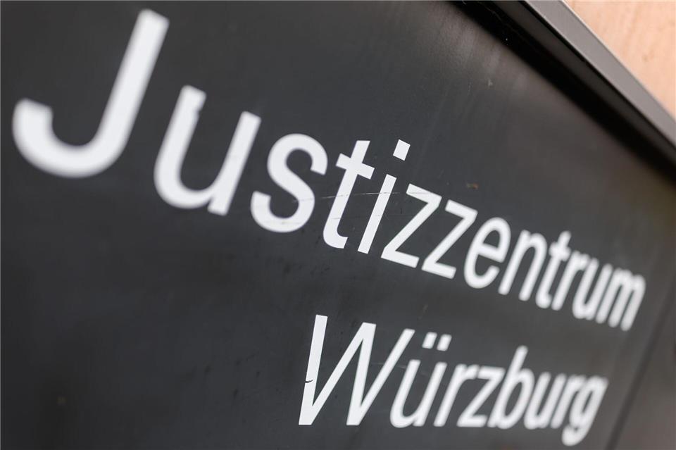 Der Angeklagte soll aus Eifersucht gehandelt haben. (Symbolfoto) Daniel Karmann/dpa