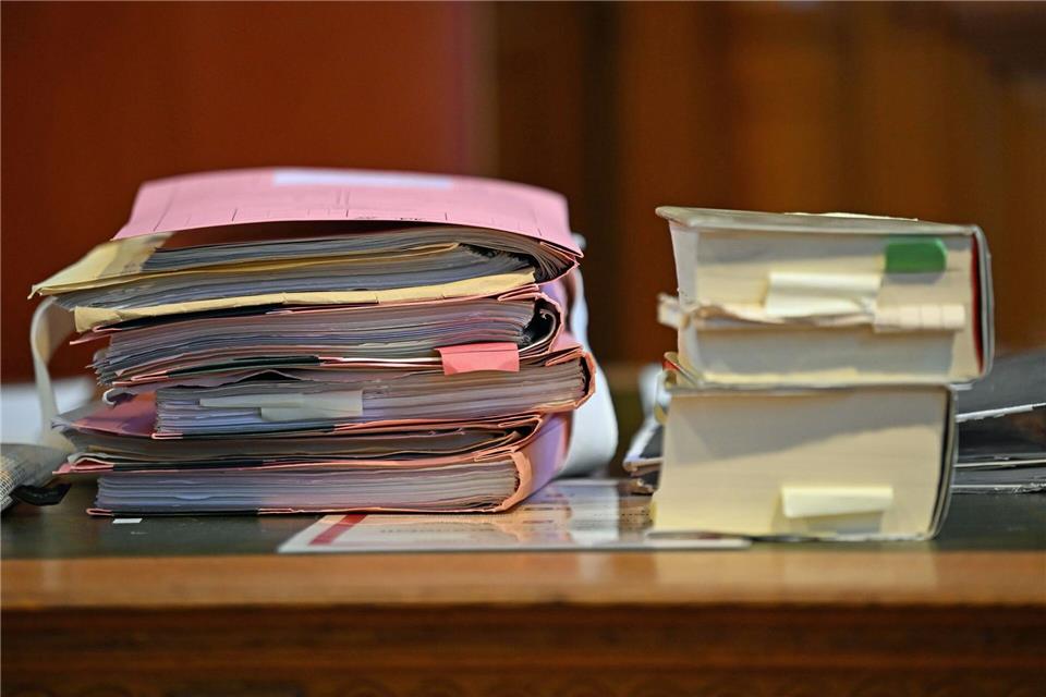 Der Angeklagte soll seine Familie kontrolliert, gequält und von der Umwelt isoliert haben. (Archivbild)Shireen Broszies/dpa