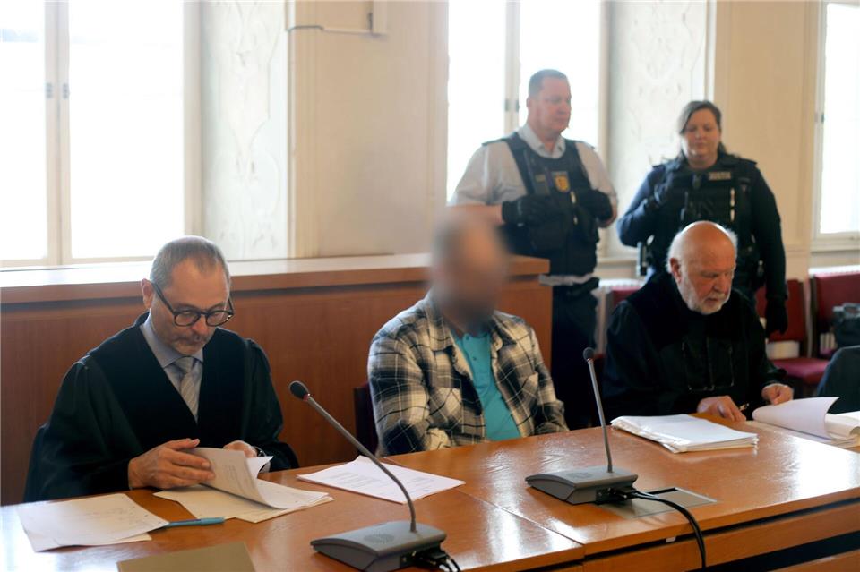 Der Angeklagte soll seinen Nachbarn unter Einfluss von Kokain und Cannabis angegriffen haben.Uwe Kempf/dpa