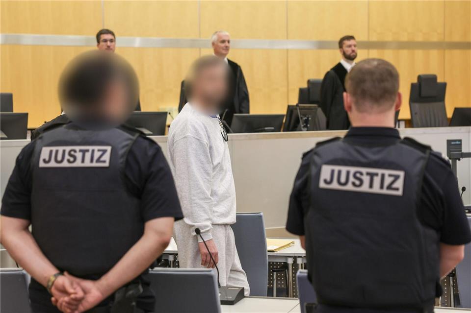 Der Angeklagte stellt sich als Justizopfer dar. (Archivbild)Oliver Berg/dpa