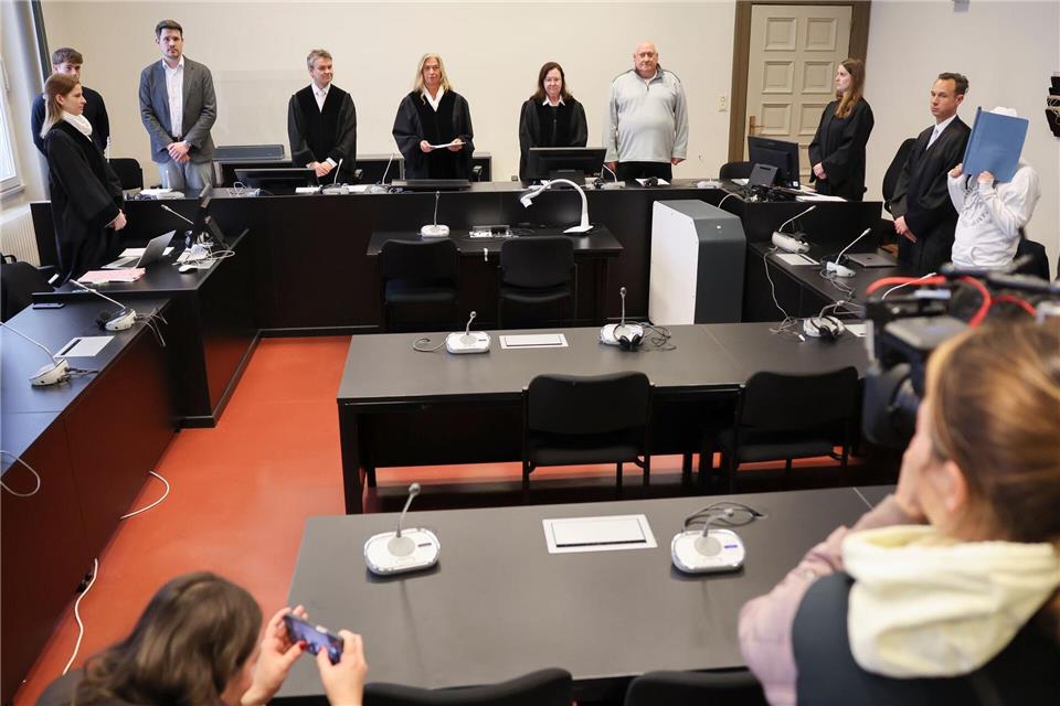 Der Angeklagte und seine getötete Ex-Partnerin sind Eltern eines gemeinsamen elfjährigen Sohnes.Christian Charisius/dpa