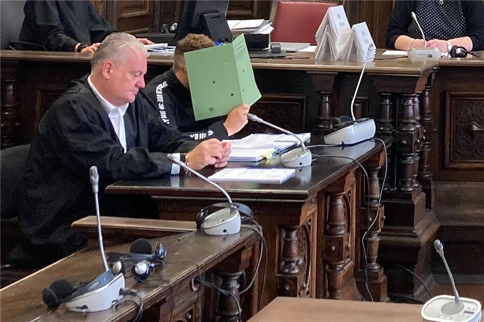 Der Angeklagte war bei einem Messerangriff auf einen Autofahrer schuldunfähig, weil er unter Drogeneinfluss stand. (Archivbild)Bernhard Sprengel/dpa