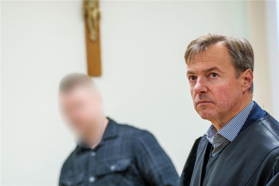 Keine Ermittlung nach möglicher Attacke: Beamter vor Gericht Der Angeklagte will nichts von den Verletzungen des Opfers gewusst haben.Andreas Arnold/dpa