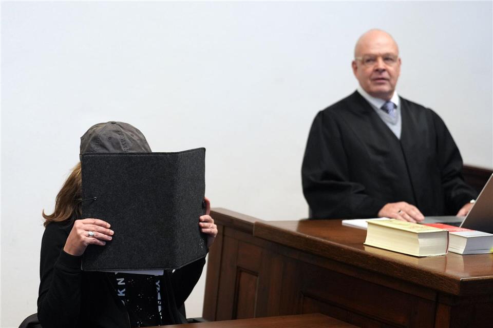 Der Angeklagten wird Gefährdung des Schiffsverkehrs in Tateinheit mit fahrlässiger Körperverletzung vorgeworfen. (Archivfoto)Marcus Brandt/dpa