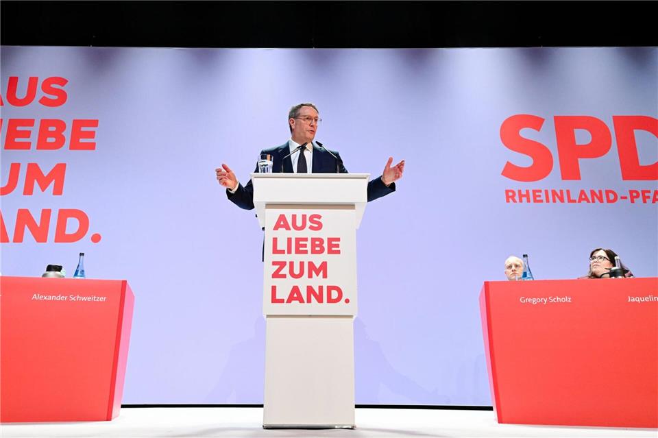 „Der Anspruch muss völlig klar sein: Null Toleranz für Gewalt in unseren Schulen, vor unseren Schulen, neben unseren Schulen“, sagte Schweitzer.Uwe Anspach/dpa