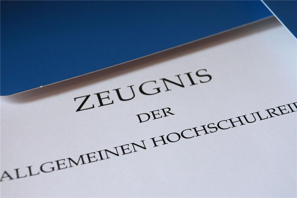 Der Anteil der Schulabgänger mit Abitur variiert je nach Landkreis. (Symbolbild)Karl-Josef Hildenbrand/dpa