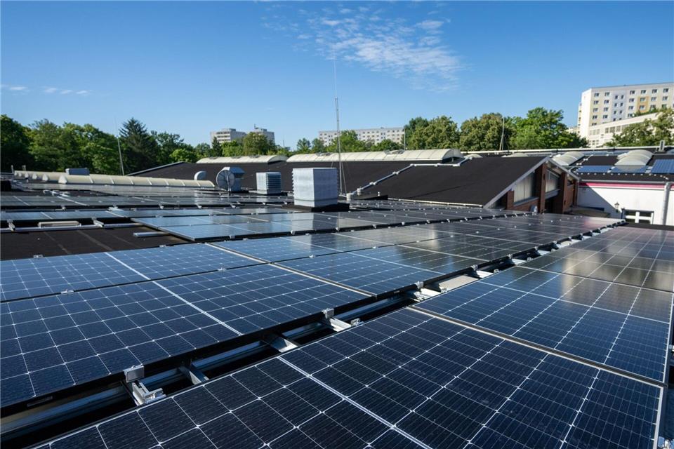 Der Anteil der Solarenergie in Berlin soll bis 2025 auf ein Viertel steigen. (Archivbild)Monika Skolimowska/dpa