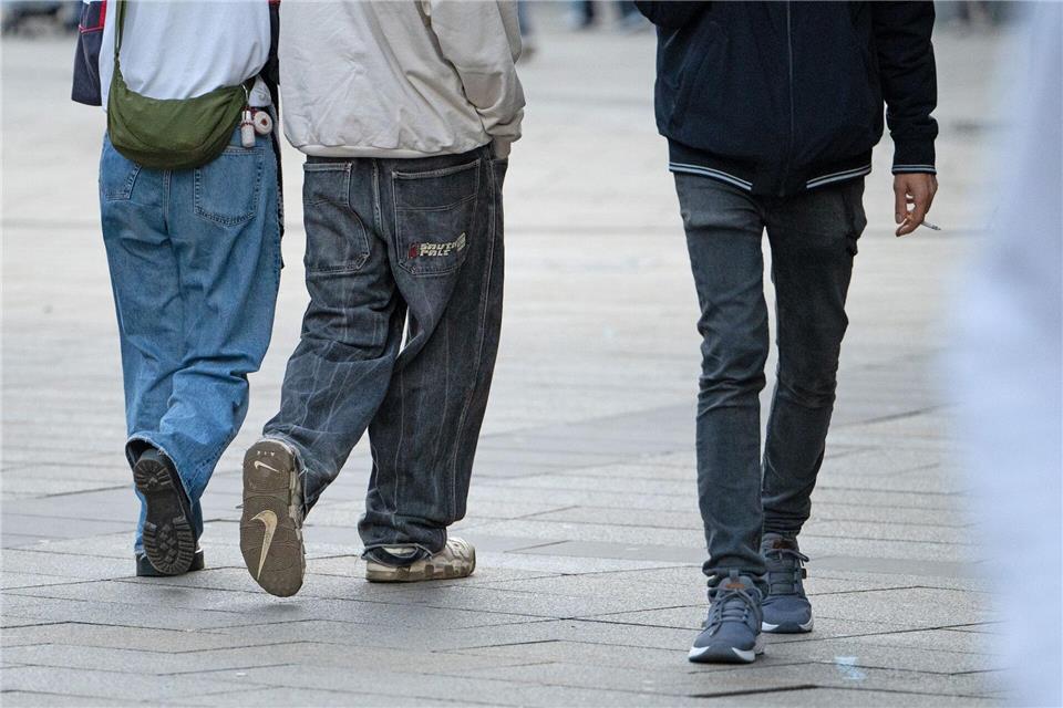 Der Anteil junger Menschen in Deutschland ist weiterhin auf historisch niedrigem Niveau. (Symbolbild)Helena Dolderer/dpa