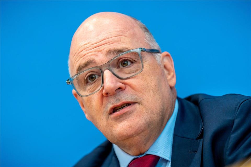 Der Arbeitgeber-Funktionär Kampeter wirft dem Kassenärzte-Chef vor, die Diskussion in eine falsche Richtung zu lenken.Michael Kappeler/dpa