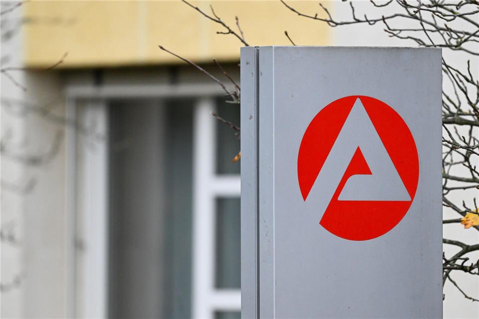 Der Arbeitsmarkt bleibt in Bewegung, steht aber weiter unter Druck. (Symbolbild)Soeren Stache/dpa