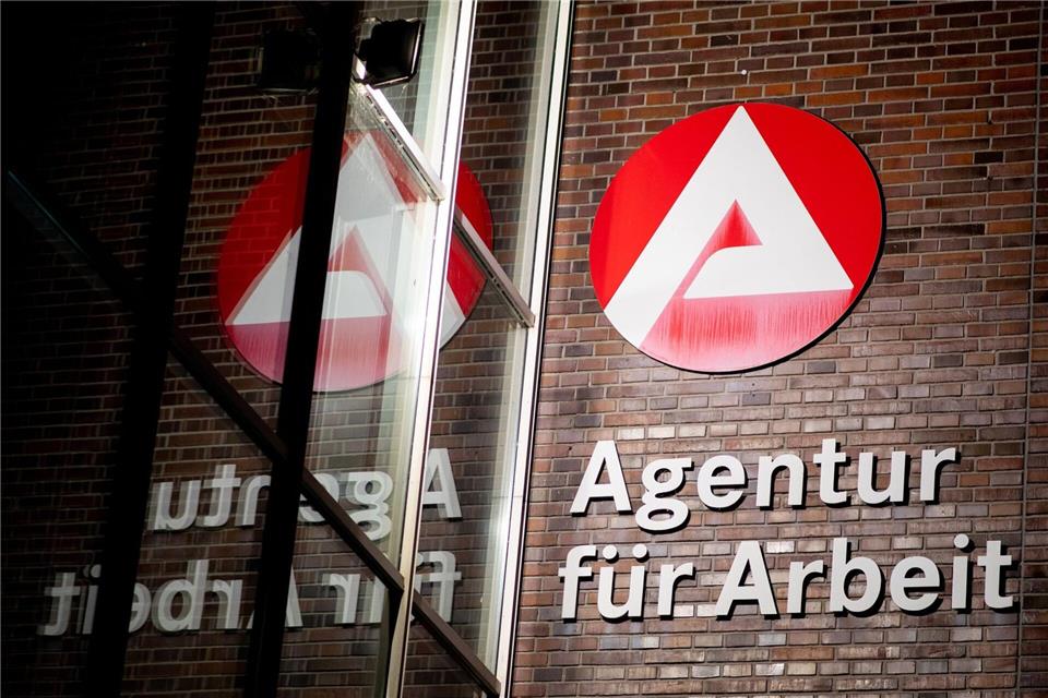 Der Arbeitsmarkt in Thüringen belebt sich leicht. (Symbolbild)Hauke-Christian Dittrich/dpa