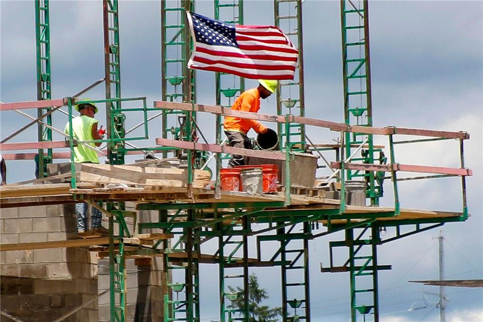 Der Arbeitsmarkt in den USA entwickelt sich schlechter als erwartet. (Archivbild)Keith Srakocic/AP/dpa