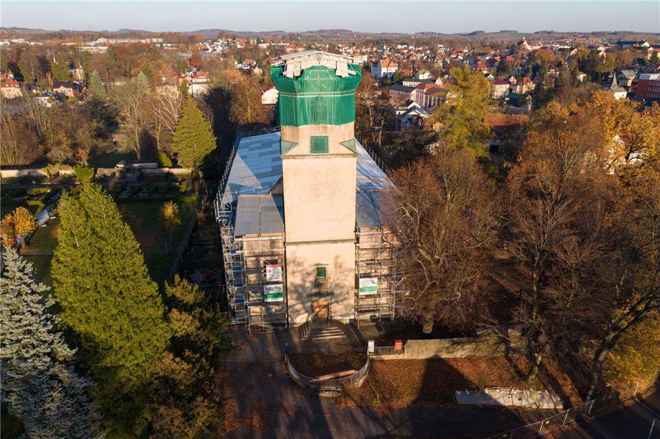 Der Architektenwettbewerb zum Wiederaufbau der bei einem Brand zerstörten Kirche von Großröhrsdorf läuft bis Ende Januar. Sebastian Kahnert/dpa