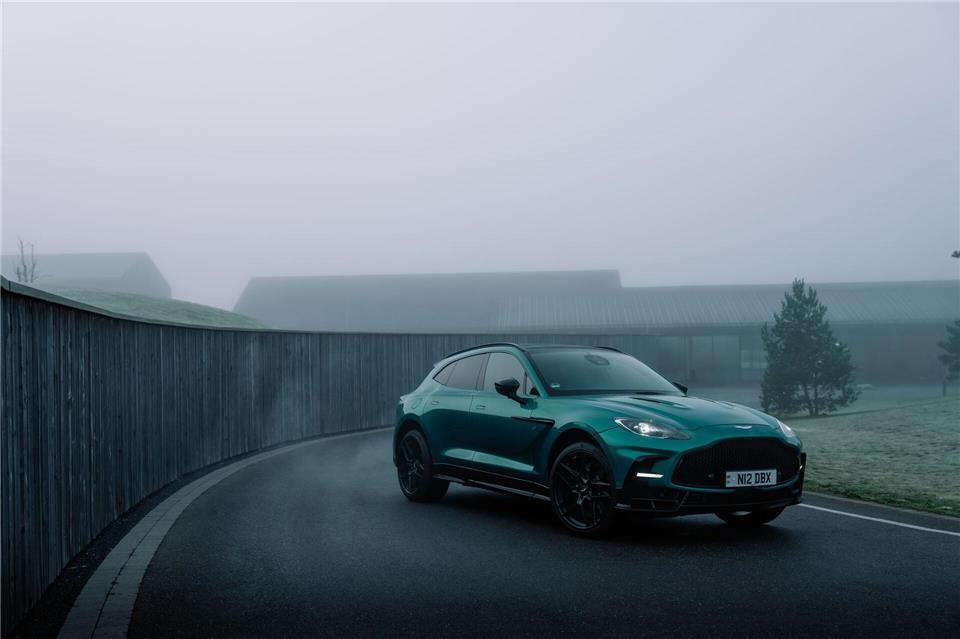 Der Aston Martin DBX S setzt mit 727 PS neue Maßstäbe unter den konventionellen Luxus-SUV.Aston Martin/dpa-tmn