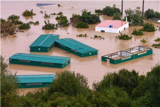 Der Atlantiksturm „Leonardo“ hat mit Starkregen und Orkanböen Überschwemmungen in Portugal und wie hier in Südspanien ausgelöst.Francisco J. Olmo/EUROPA PRESS/dpa