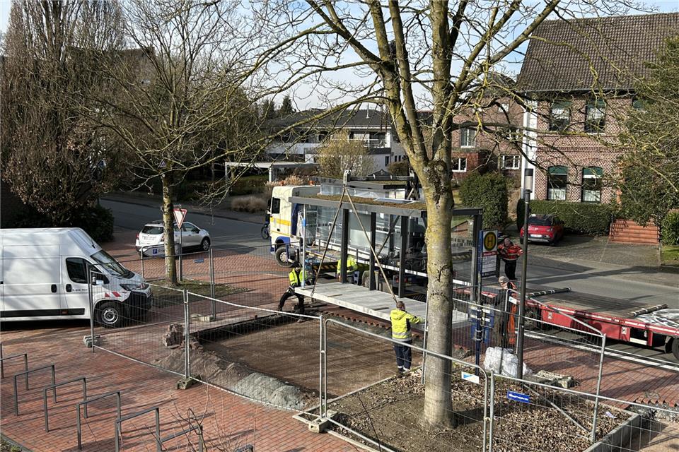 Der Aufbau der Mobilstationen (hier am Raesfelder Rathaus) geht weiter.