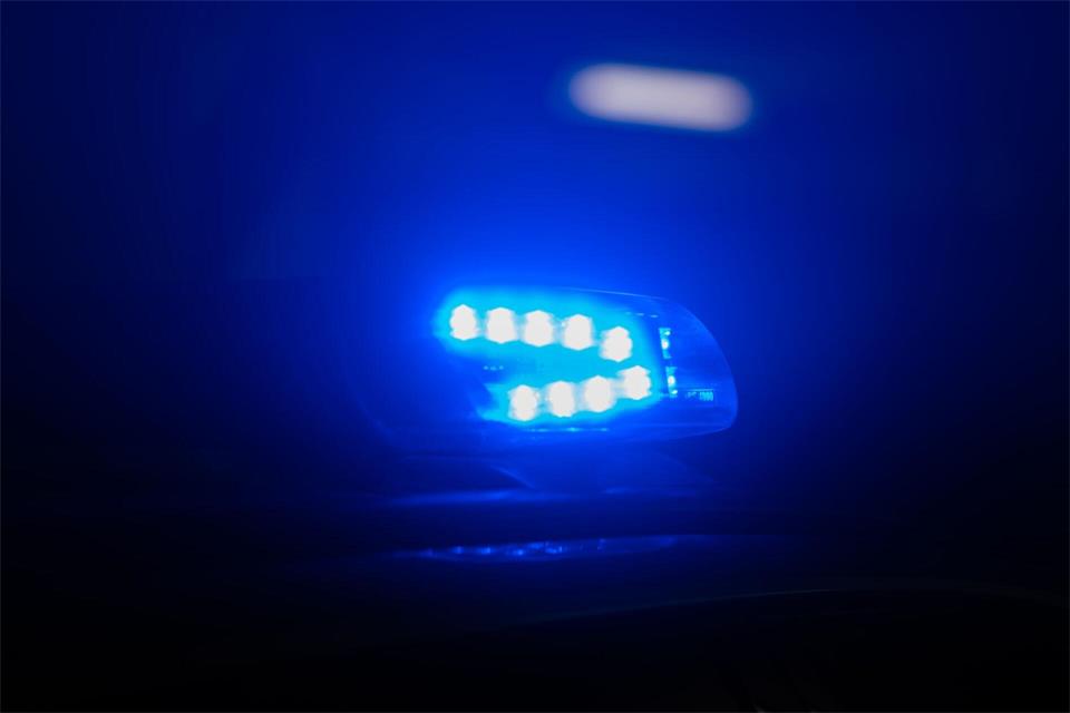 Der Auffahrunfall passierte am Abend, wie die Polizei mitteilte. (Symbolbild)Robert Michael/dpa
