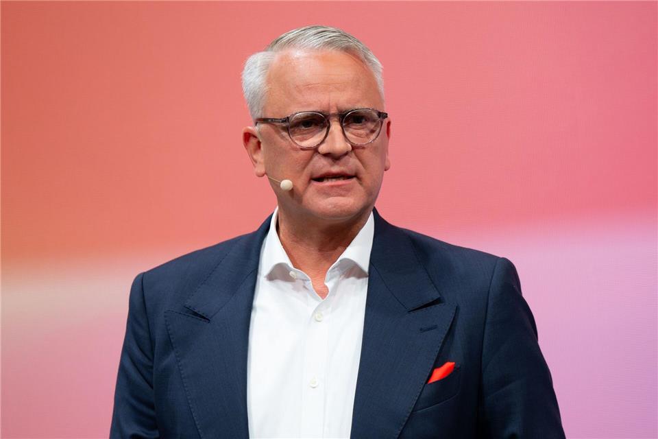 Der Aumovio-Vorstand um Chef Philipp von Hirschheydt will weniger für Forschung und Entwicklung ausgeben. (Archivbild) Sven Hoppe/dpa