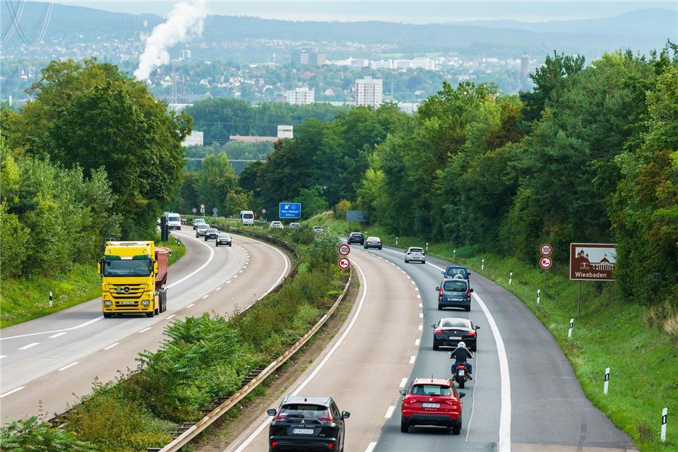 Der Ausbau der Autobahn ist seit Jahren heftig umstritten. (Archivbild)Andreas Arnold/dpa
