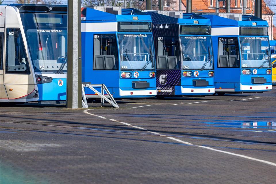 Der Ausbau der Strecke ist bis 2031 geplant. (Symbolbild)Jens Büttner/dpa