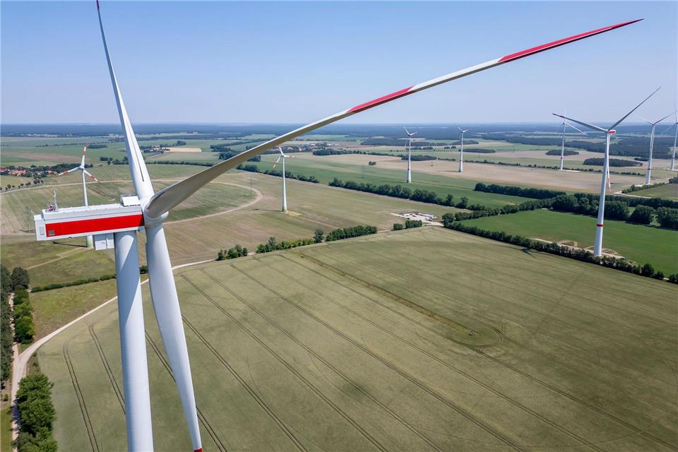 Der Ausbau der Windkraft in Sachsen-Anhalt setzt zunehmend auf den Ersatz älterer Anlagen durch leistungsstärkere Windräder. (Symbolbild) Jan Woitas/dpa