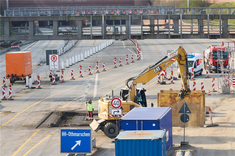 Der Ausbau des Hamburger Abschnitts der A7 soll noch vier Jahre dauern. (Archivbild)Georg Wendt/dpa