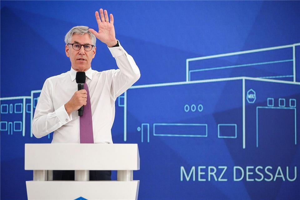 Der Ausbau des Merz-Standorts soll bis 2028 rund 150 zusätzliche Arbeitsplätze schaffen.Jan Woitas/dpa