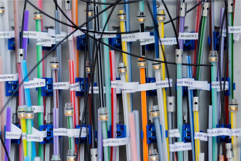 Der Ausbau in drei Landkreisen wird mit dem Geld gefördert. (Symbolbild)Rolf Vennenbernd/dpa