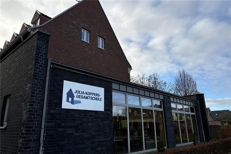 Der Ausschuss tagt in der Mensa der Julia-Koppers-Gesamtschule in Raesfeld.