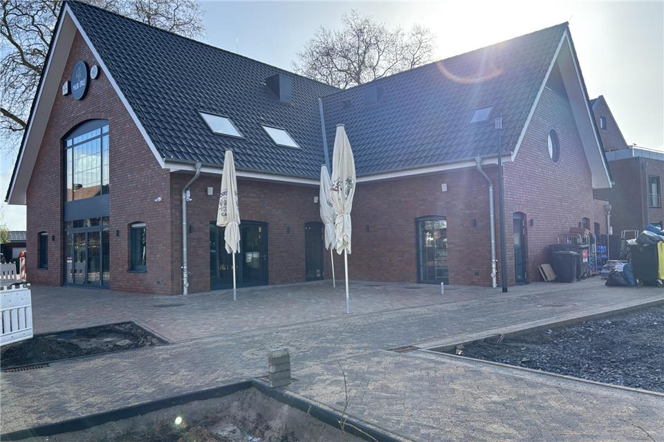 Der Außenbereich am Dorfgemeinschaftshaus Hub ist fertig gestellt. Die Fläche soll als Biergarten genutzt werden.