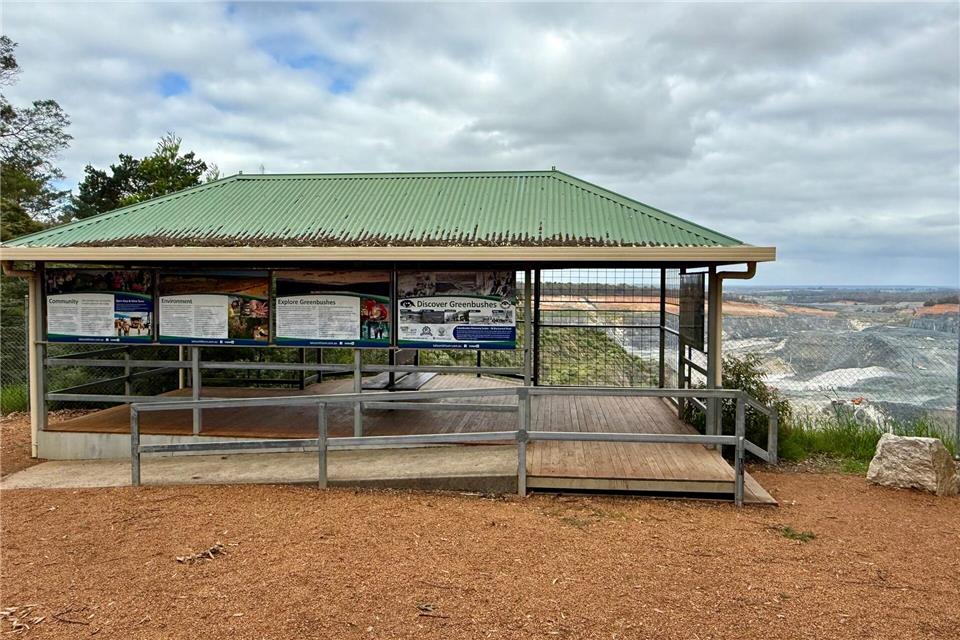 Lithium-Gigant Australien: Motor der globalen Energiewende  Der Aussichtspunkt auf die Mine liegt am Ortsrand von Greenbushes.Carola Frentzen/dpa