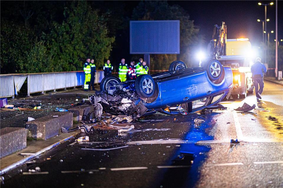 Der Autofahrer blieb offenbar unverletzt - gravierende Folgen hat der Unfall trotzdem.Moritz Frankenberg/dpa