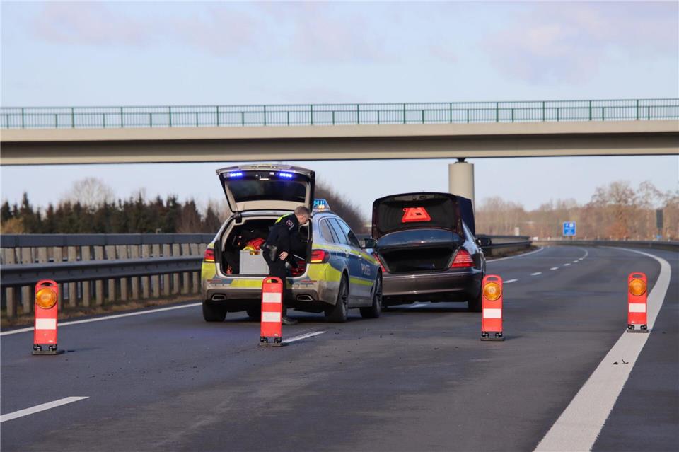 Der Autofahrer konnte nach den Schüssen bei der Grenzkontrolle später auf der Autobahn 31 gestoppt werden. (Archivbild)Matthias Brüning/dpa