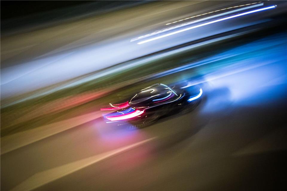 Der Autofahrer versuchte, vor der Polizei zu flüchten. (Symbolbild)Frank Rumpenhorst/dpa