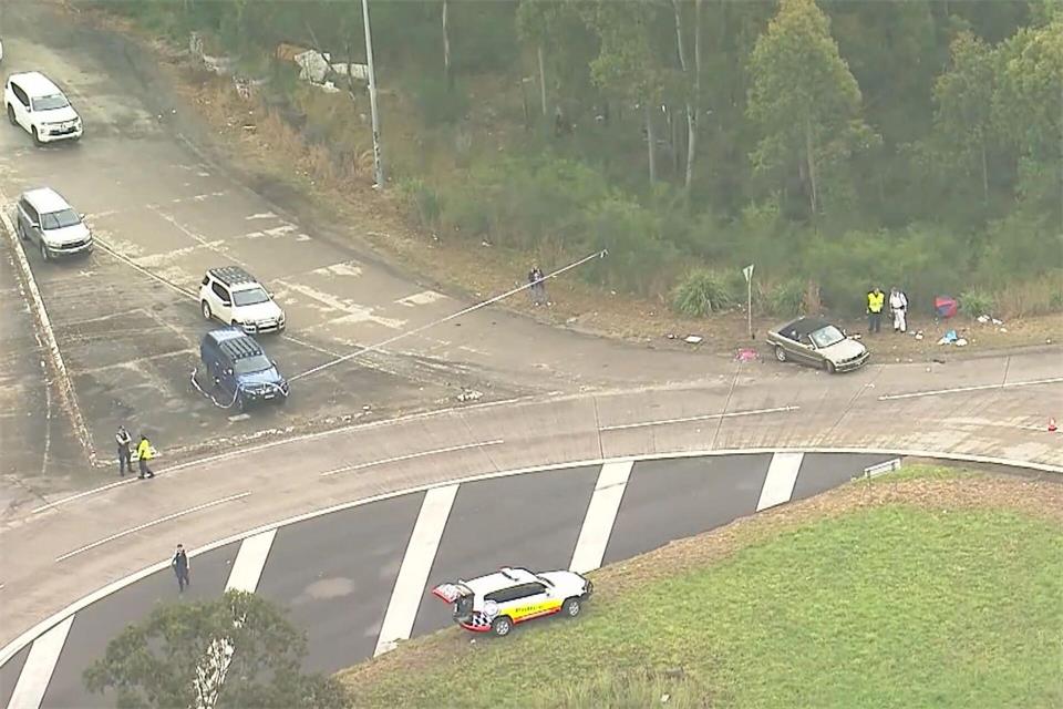 Der Autofahrer wurde im australischen Newcastle von der Polizei festgenommen.Uncredited/Australian Broadcasting Corp/CHANNEL 7/CHANNEL 9/AP/dpa