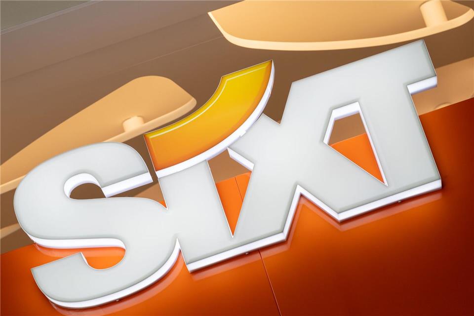 Der Autovermieter Sixt legt kräftig zu. (Archivbild)Peter Kneffel/dpa