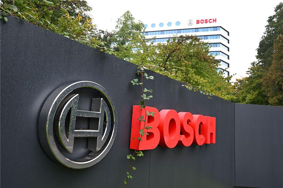 Der Autozulieferer Bosch will Tausende weitere Stellen abbauen. Bernd Weißbrod/dpa