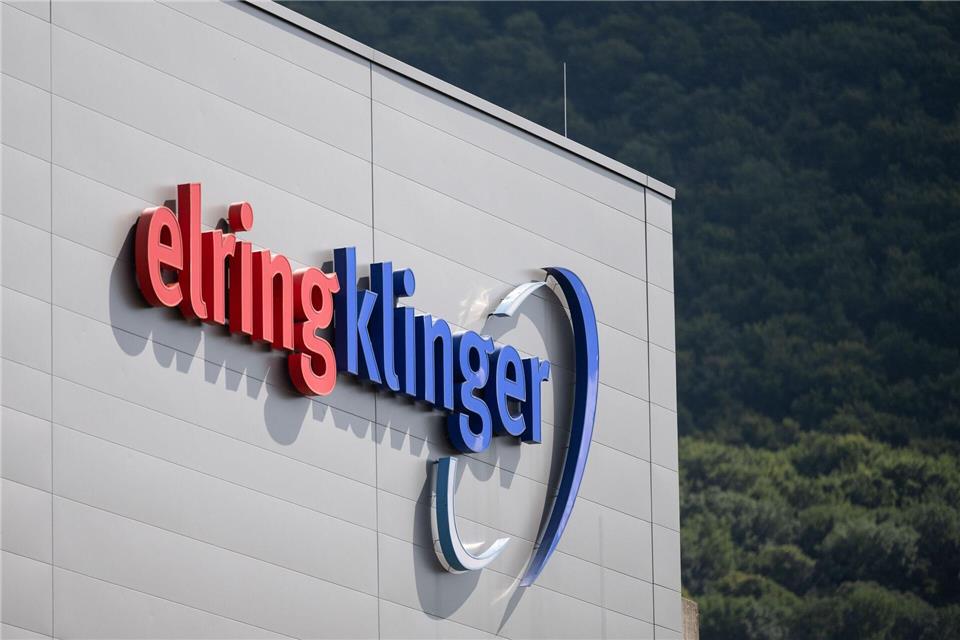 Der Autozulieferer ElringKlinger will 2030 unter anderem mehr als die Hälfte der Umsätze in Produktbereichen jenseits des Verbrennungsmotors generieren. (Archivbild)Marijan Murat/dpa